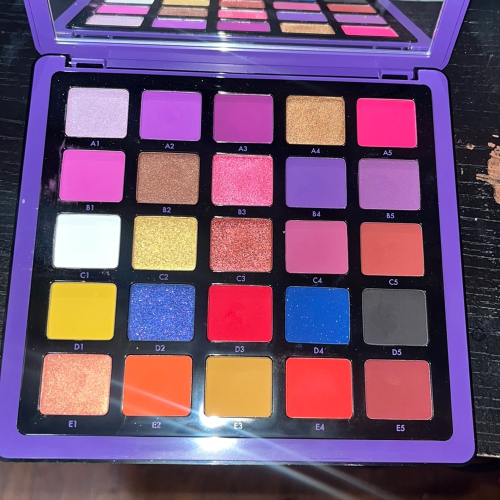 Anastasia Beverly Hills Norvina VOL. 1 Eyeshadow Palette